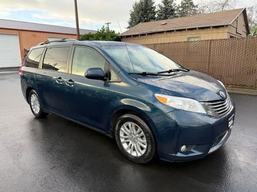 2012 Toyota Sienna XLE