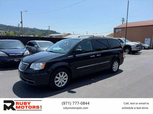 2016 Chrysler Town & Country Touring