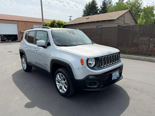 Glacier Metallic 2017 Jeep Renegade Latitude