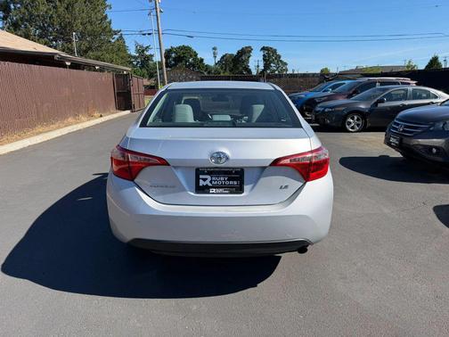 Classic Silver Metallic 2017 Toyota Corolla LE