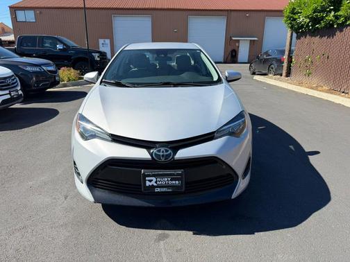 Classic Silver Metallic 2017 Toyota Corolla LE
