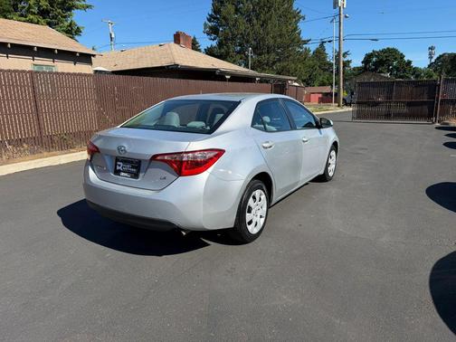 Classic Silver Metallic 2017 Toyota Corolla LE