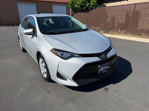 Classic Silver Metallic 2017 Toyota Corolla LE