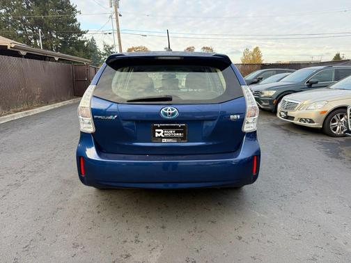2012 Toyota Prius v Five