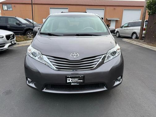 2013 Toyota Sienna XLE