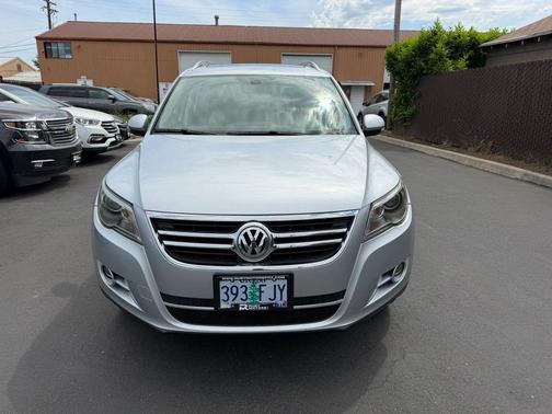 Reflex Silver Metallic 2011 Volkswagen Tiguan SEL