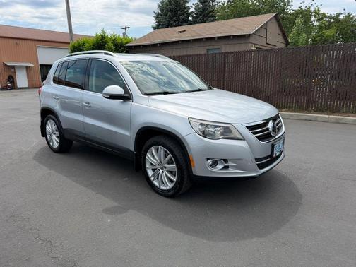 Reflex Silver Metallic 2011 Volkswagen Tiguan SEL