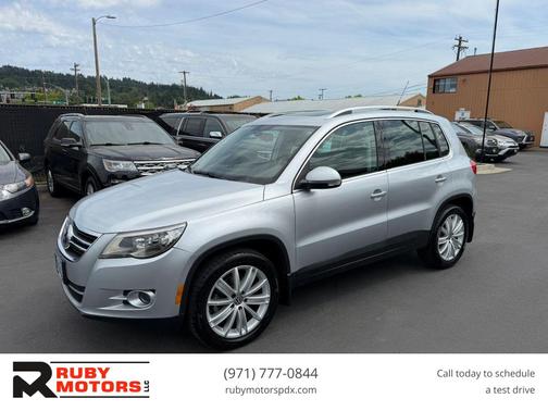 Reflex Silver Metallic 2011 Volkswagen Tiguan SEL