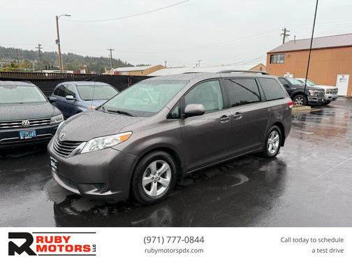 2011 Toyota Sienna LE