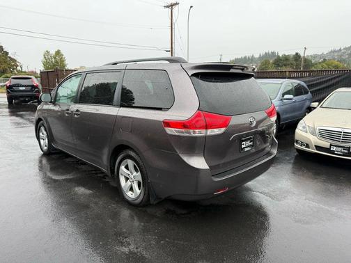 2011 Toyota Sienna LE