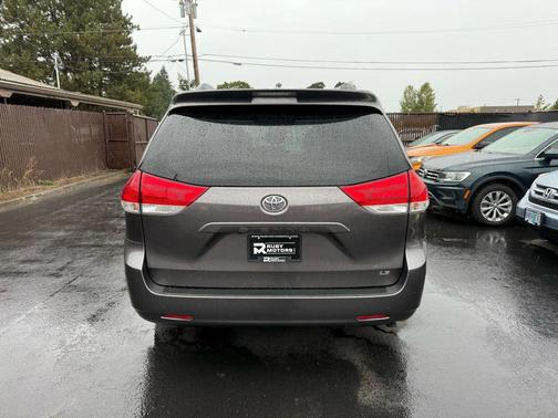 2011 Toyota Sienna LE