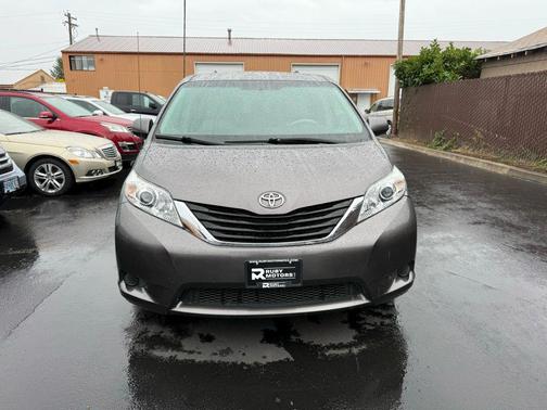 2011 Toyota Sienna LE