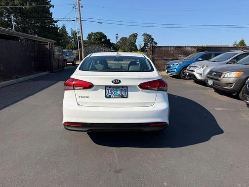 Clear White 2018 Kia Forte LX