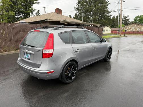 Titanium Gray Metallic 2012 Hyundai Elantra Touring SE