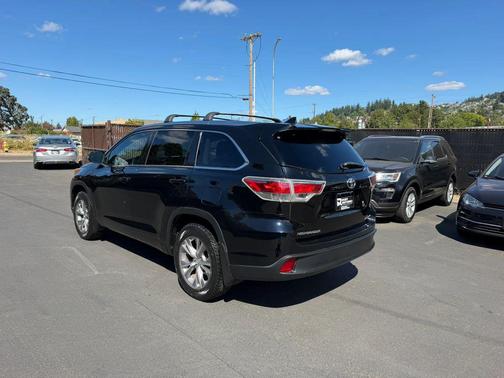 Attitude Black Metallic 2015 Toyota Highlander XLE