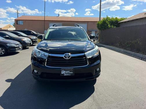 Attitude Black Metallic 2015 Toyota Highlander XLE