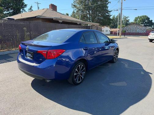 Blue Crush Metallic 2017 Toyota Corolla SE