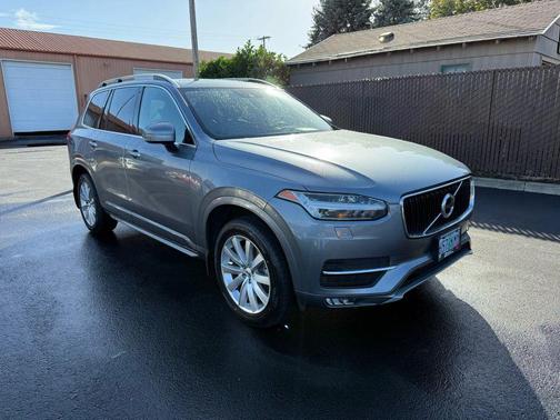 2016 Volvo XC90 T6 Momentum