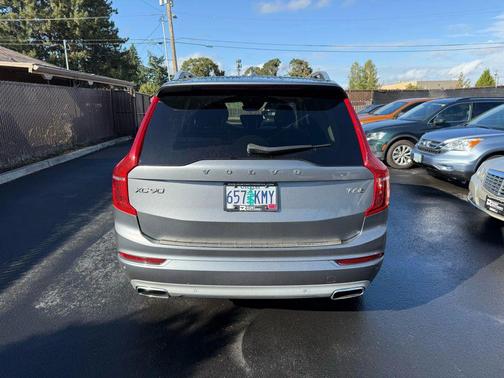 2016 Volvo XC90 T6 Momentum