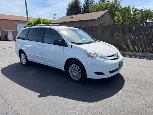 Natural White 2008 Toyota Sienna LE