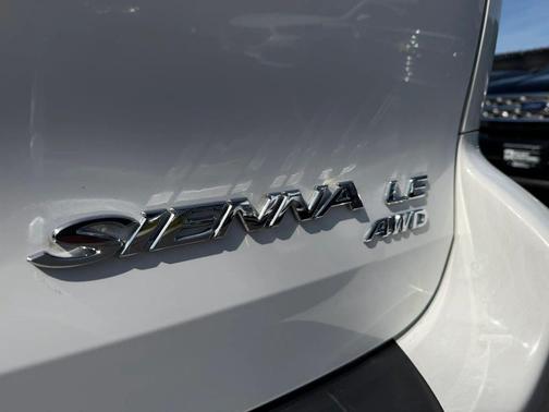 Natural White 2008 Toyota Sienna LE