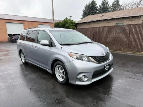 2011 Toyota Sienna SE