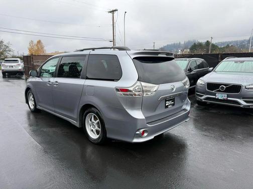 2011 Toyota Sienna SE