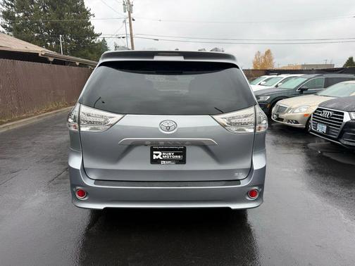 2011 Toyota Sienna SE