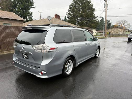 2011 Toyota Sienna SE