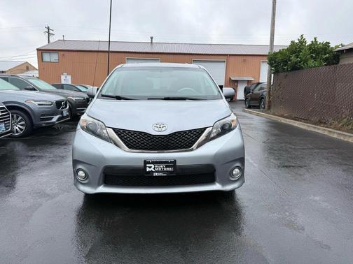 2011 Toyota Sienna SE