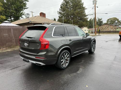 2018 Volvo XC90 T6 Momentum