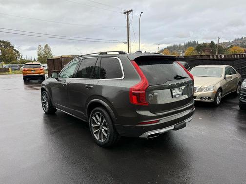 2018 Volvo XC90 T6 Momentum