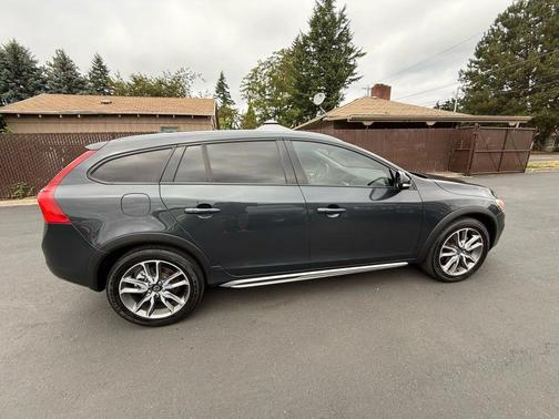 2015 Volvo V60 Cross Country T5