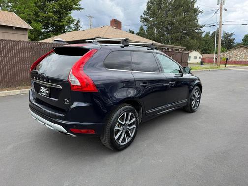 Blue 2017 Volvo XC60 T6 Dynamic