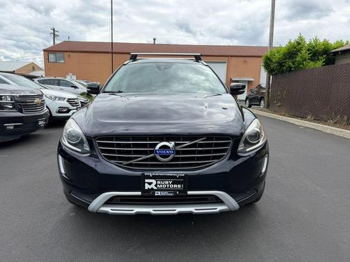 Blue 2017 Volvo XC60 T6 Dynamic