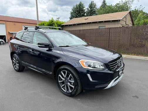 Blue 2017 Volvo XC60 T6 Dynamic