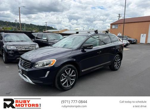 Blue 2017 Volvo XC60 T6 Dynamic