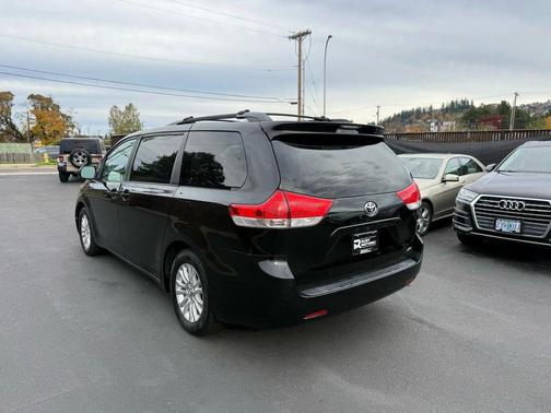 2011 Toyota Sienna XLE