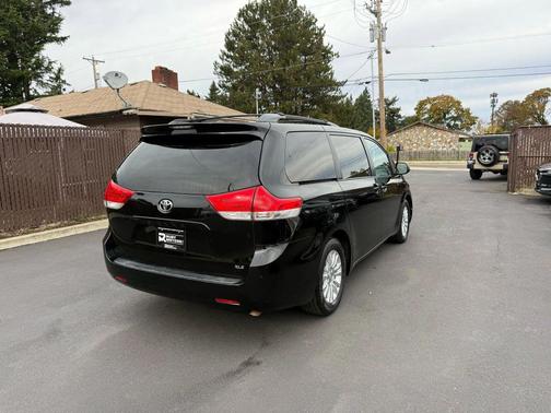 2011 Toyota Sienna XLE