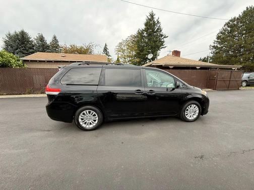 2011 Toyota Sienna XLE
