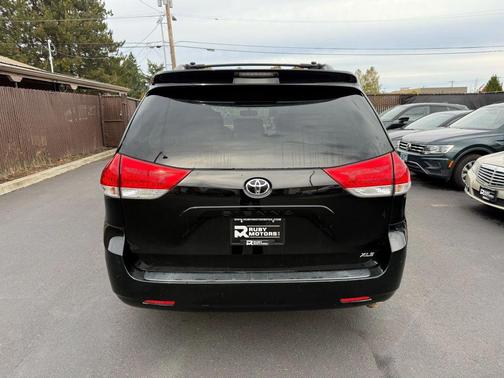 2011 Toyota Sienna XLE