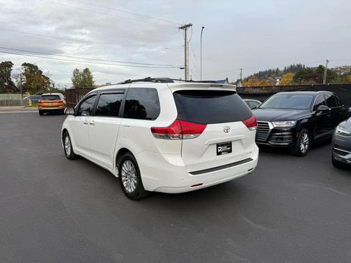 2013 Toyota Sienna XLE