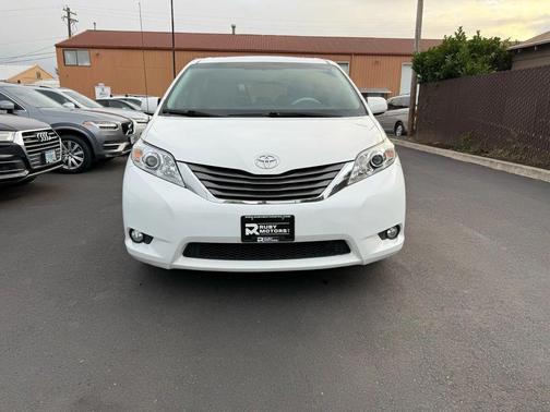 2013 Toyota Sienna XLE