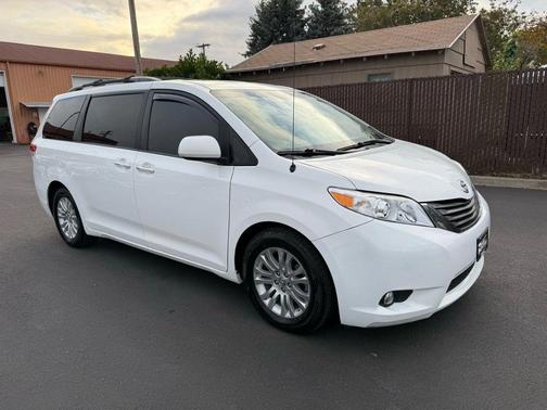 2013 Toyota Sienna XLE