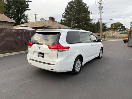 2013 Toyota Sienna XLE