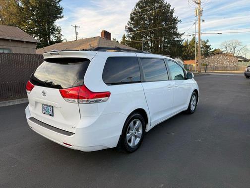 2011 Toyota Sienna LE