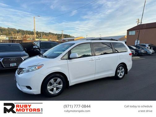 2011 Toyota Sienna LE
