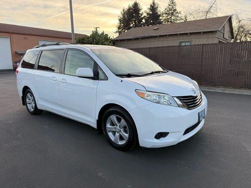 2011 Toyota Sienna LE