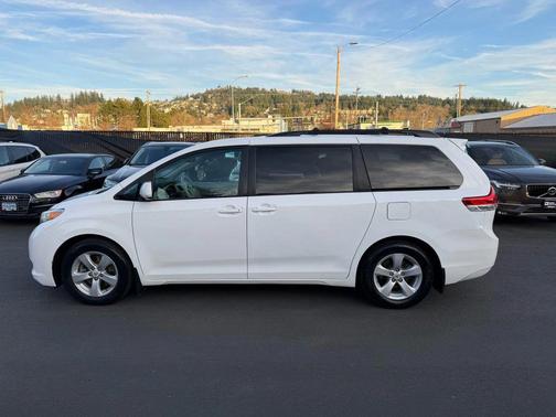 2011 Toyota Sienna LE