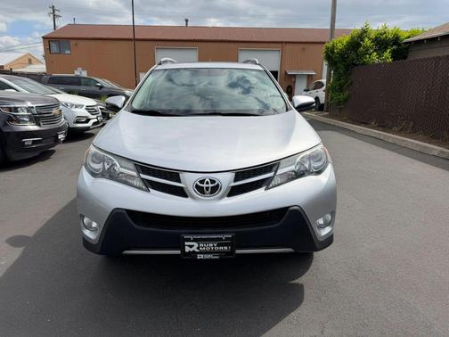 Classic Silver Metallic 2015 Toyota RAV4 XLE